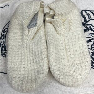 Anthropologie X Bombas Size Large New Cozy Cream Slippers